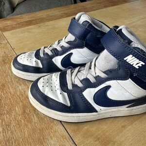 Nike mid court borough Kids' Navy and White High-Top Sneakers